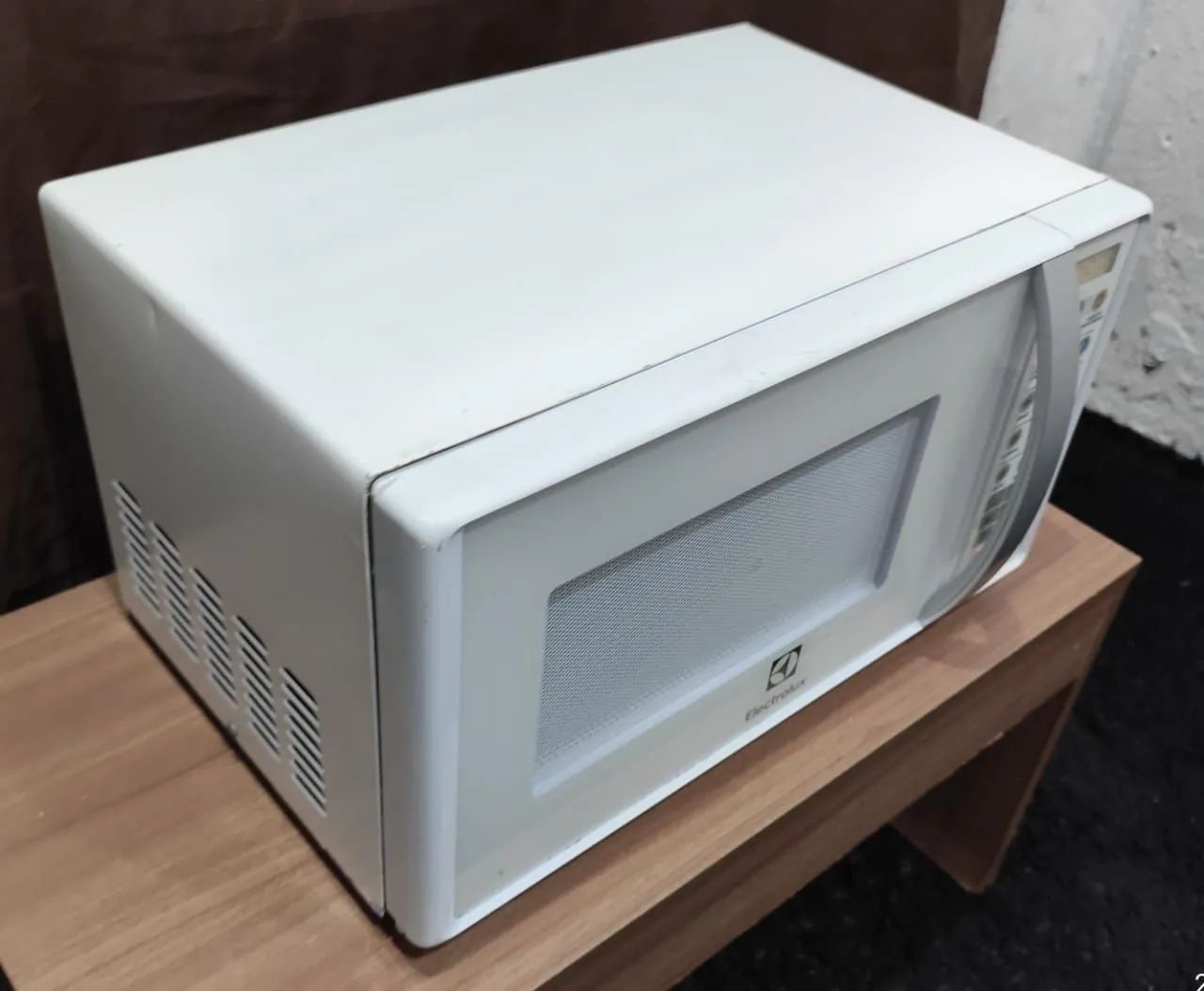 R$280,00 Micro-ondas Electrolux Branco 20 Litros (entrega e garantia) - Foto 2