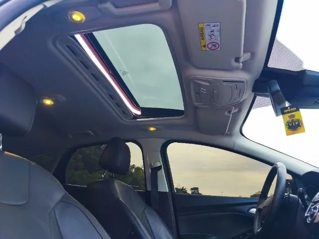 FOCUS HATCH TITANIUM PLUS COM TETO SOLAR - Foto 5