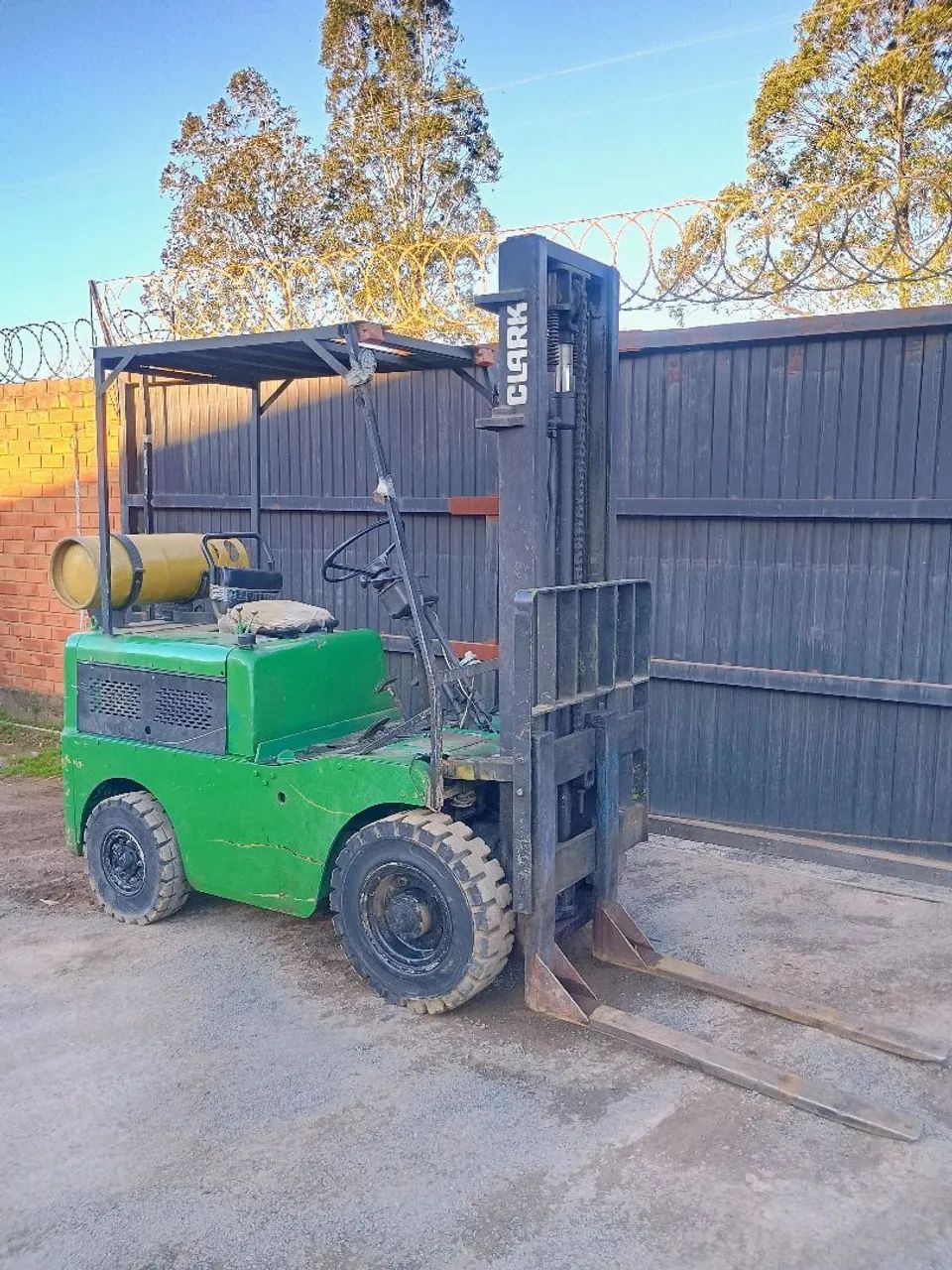 Empilhadeira Clark 2 Ton