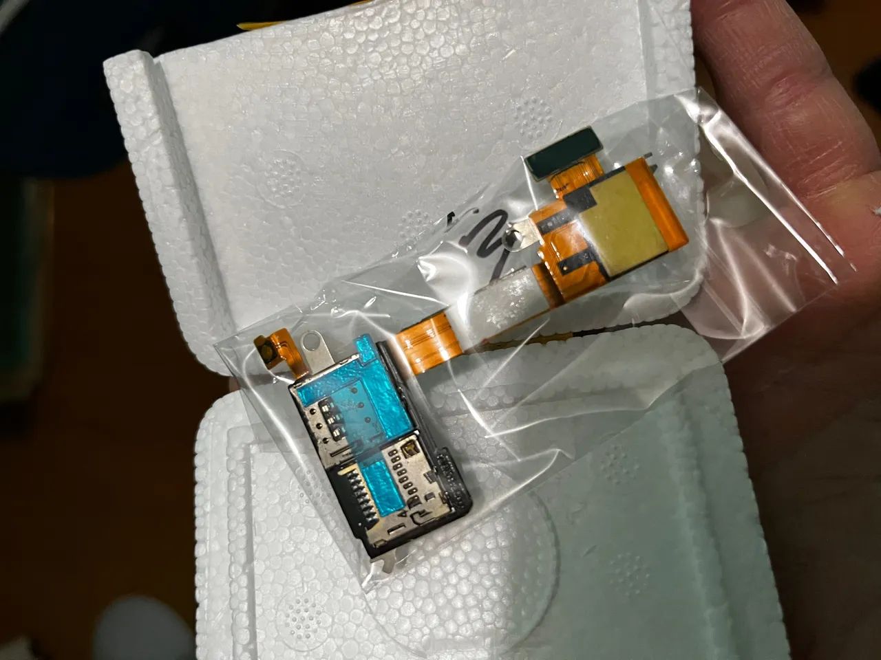 Sony M2 Aqua Sim Card slot