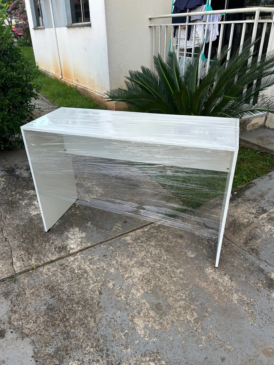 Mesa simples branca