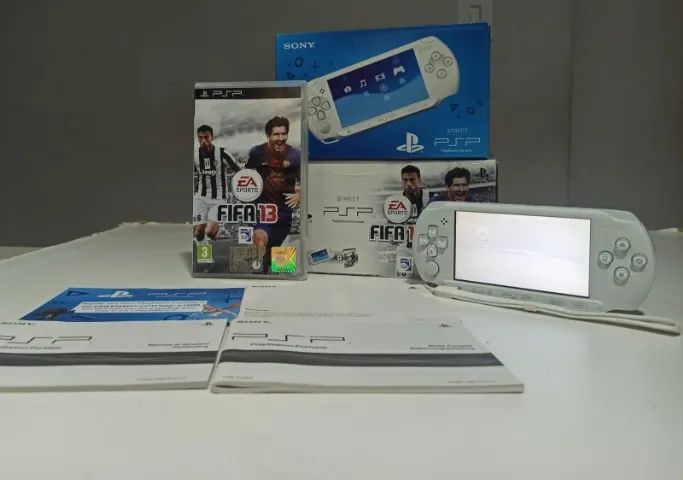 PSP Street Branco CIB versão Fifa 13 completo com SD 8Gb, aceito cartão.