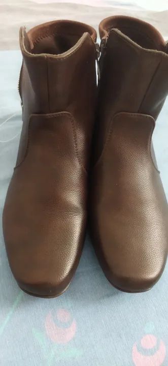 Bota  Mooncity