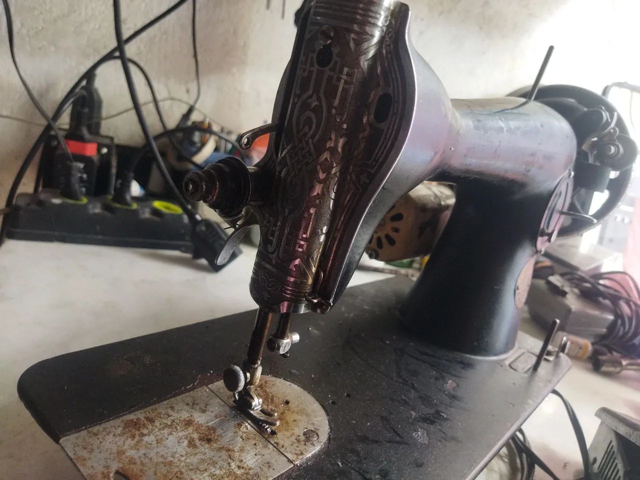 Máquina de Costura Singer Antiga - Foto 2