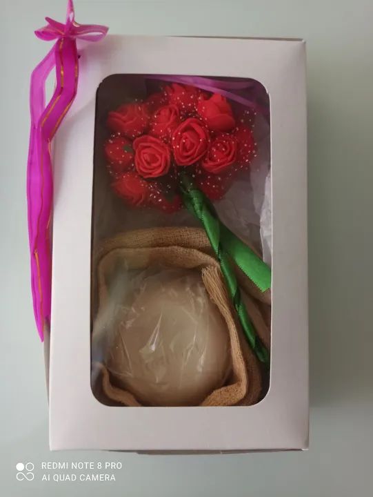 Lindo Kit presentes tolha sabonete todo dia e buquê flores de eva - Foto 2