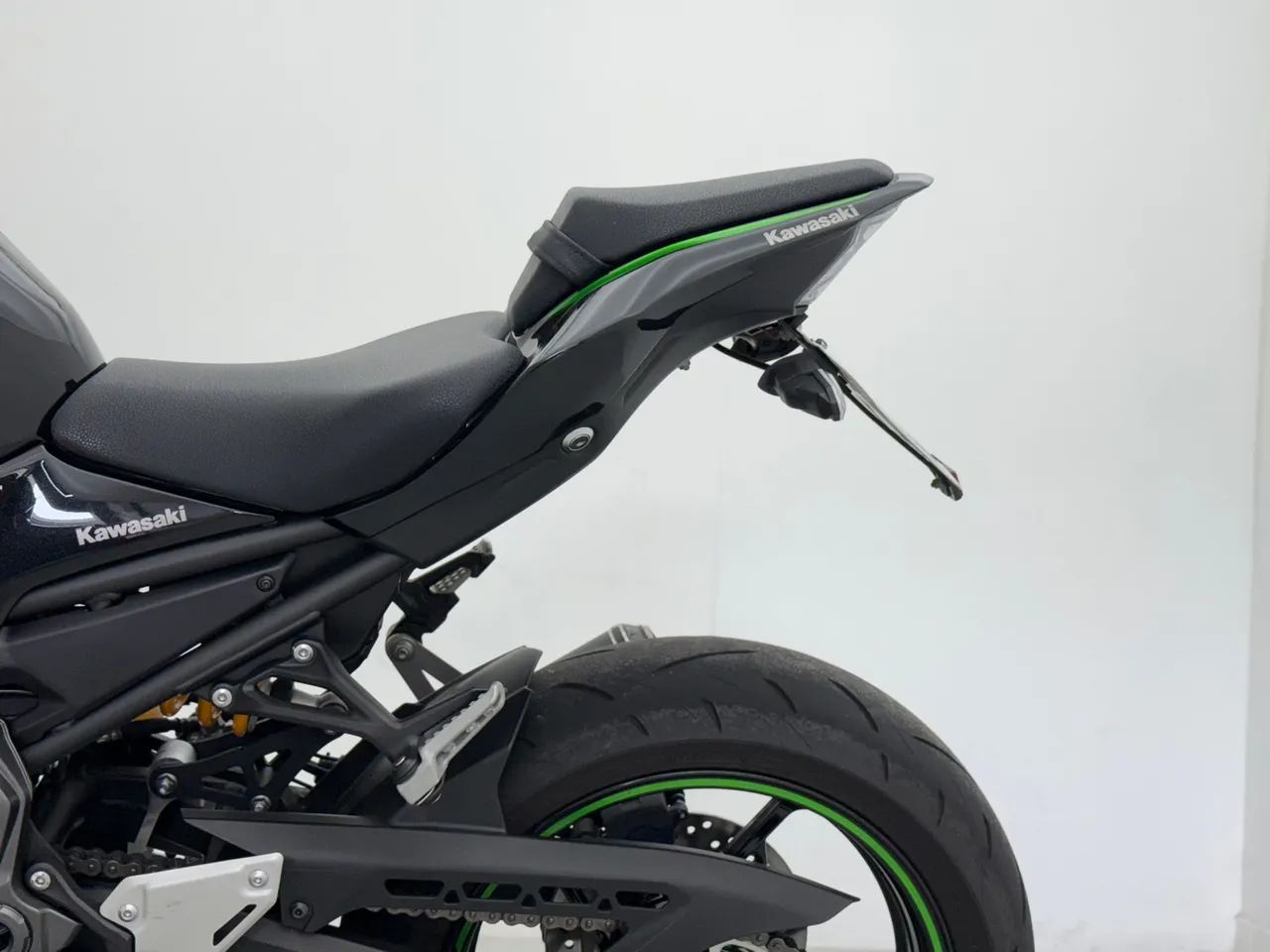 KAWASAKI Z900 R EDITION 2023 - 3.950 KM - ACESSÓRIOS  - Foto 8