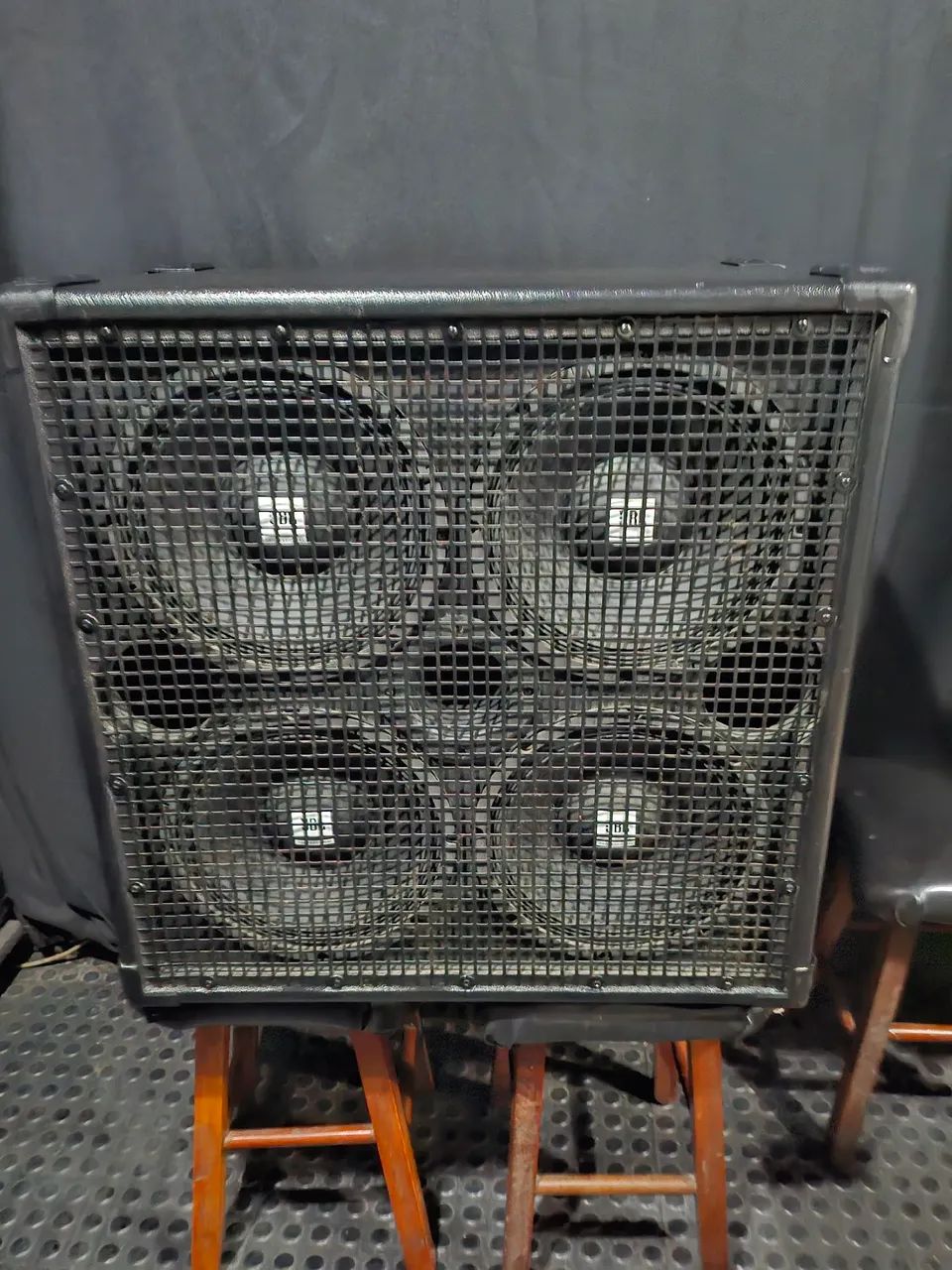 Caixa de Baixo 4 Alto-falantes 10" Jbl e Drive