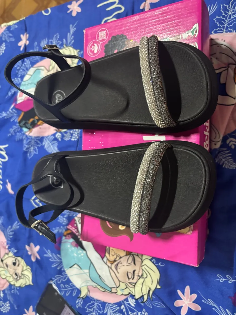 Sandália Feminina Preta com Detalhes em Strass