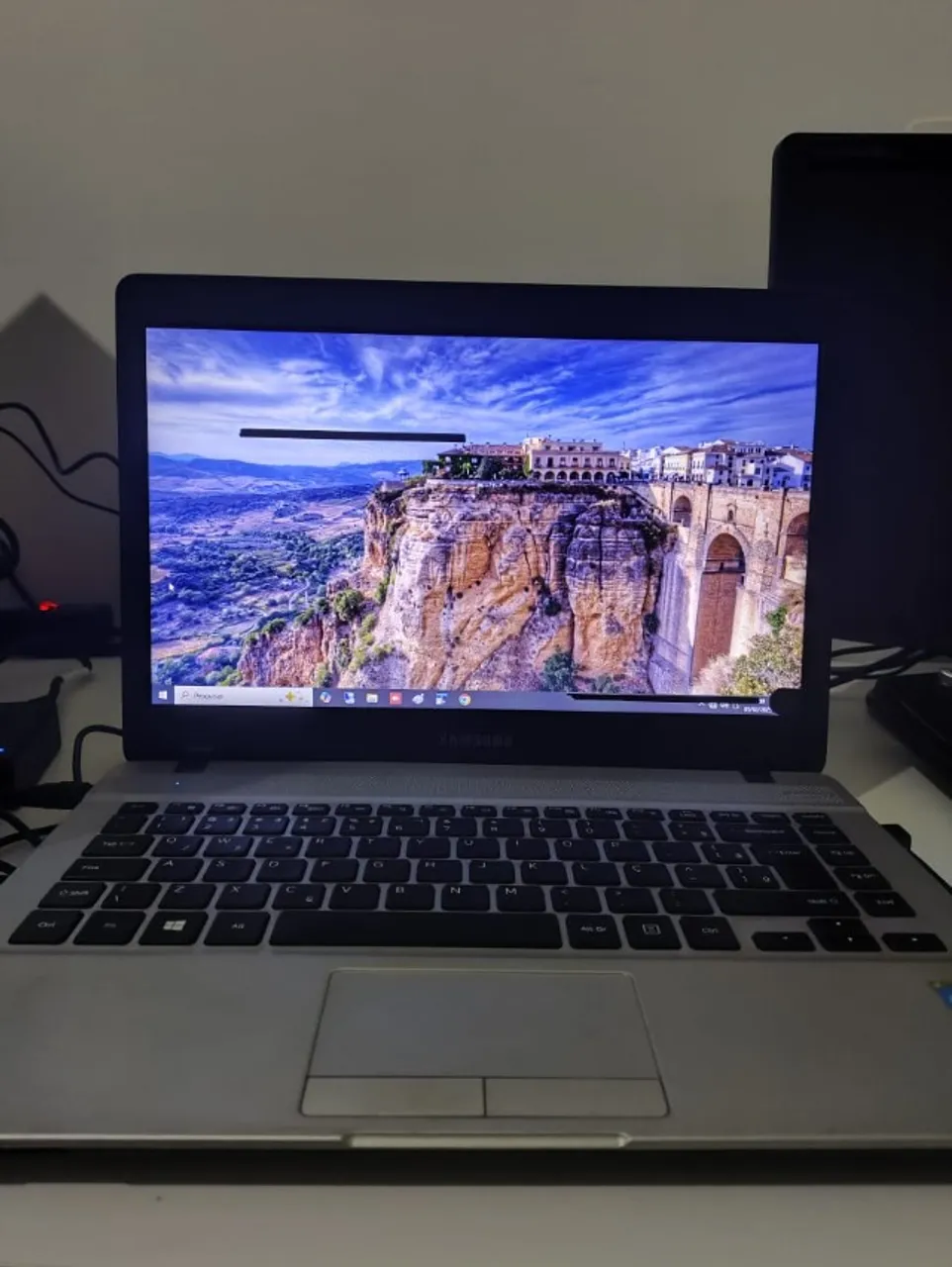Notebook Samsung 14? com SSD 240GB e HD 500GB - ótimo para estudos - barato
