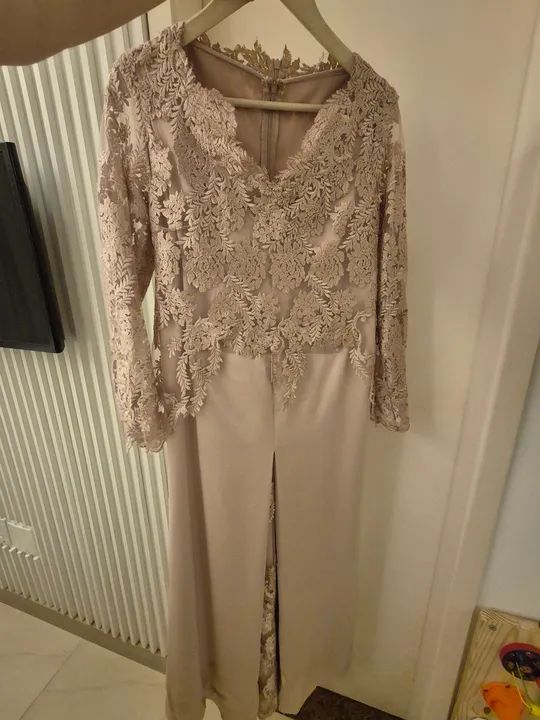 Vestido de renda bege