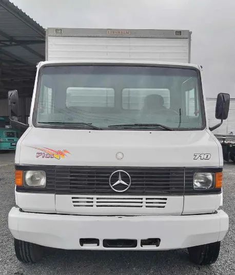 710  2011 Bau 