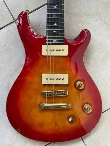 Guitarra modelo PRS feita pelo Luthier 