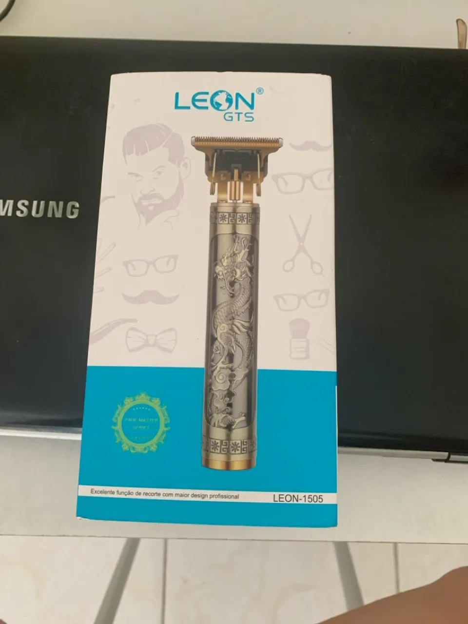 Máquina de barbear é de cortar cabelo