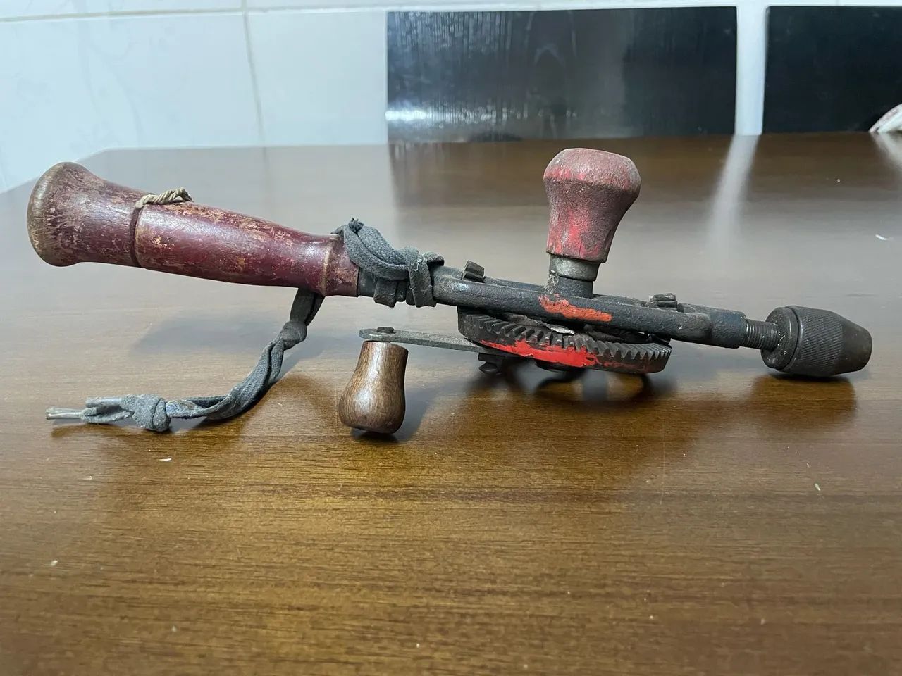 Furadeira de mão antiga - Foto 2