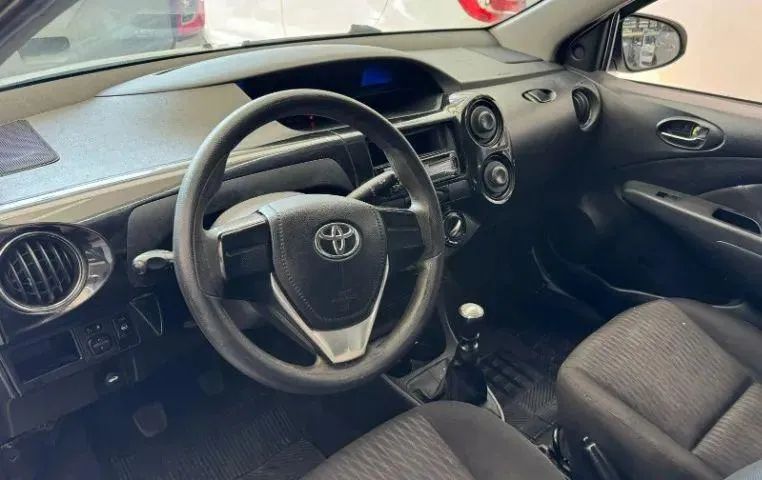 Toyota Etios X Sedan 1.5 2017 - Foto 4