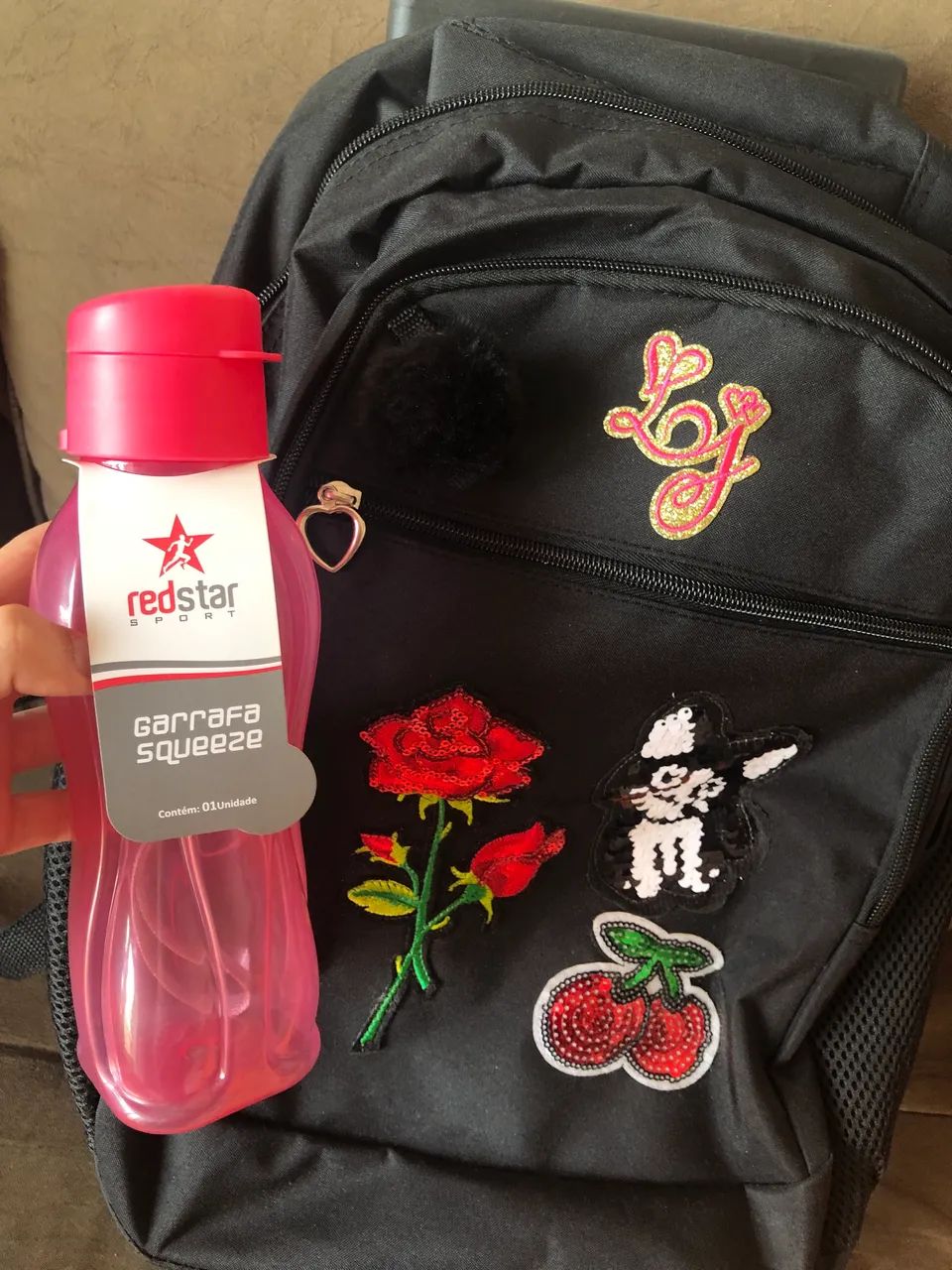 mochila infanto-juvenil(com rodinhas) + garrafa 600ml