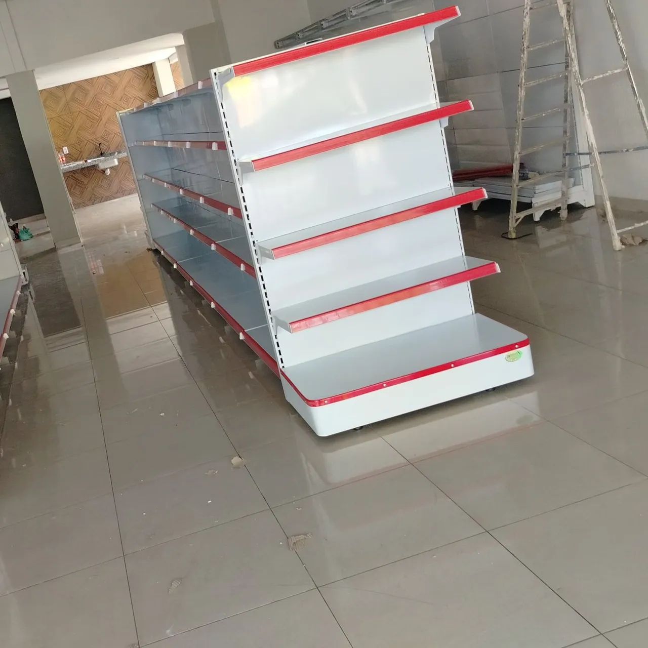 Gôndolas para Loja - Novas - bem reforçada - Foto 3