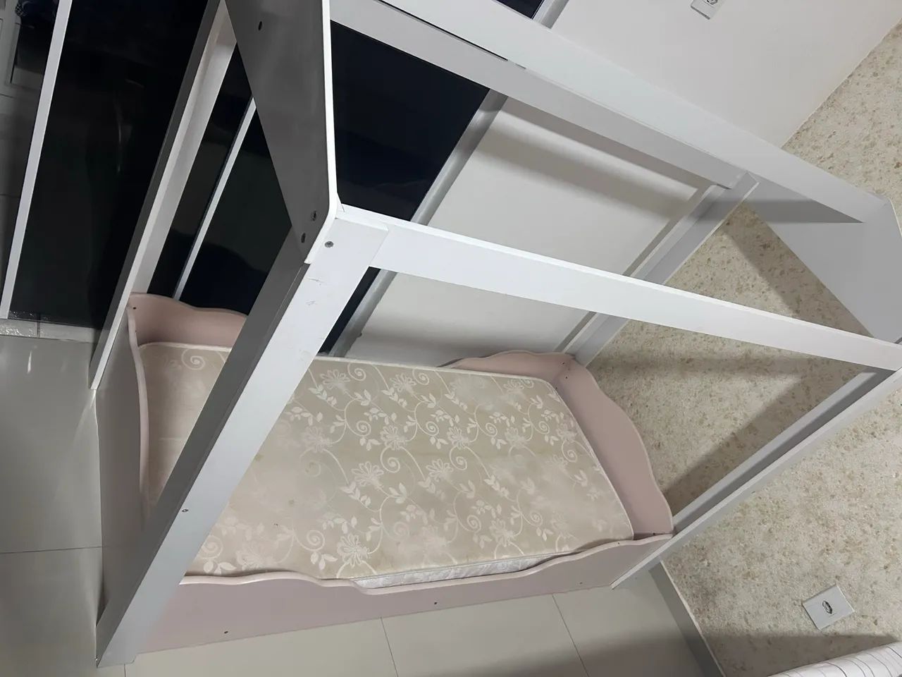 Mini cama montessoriana com colchão 