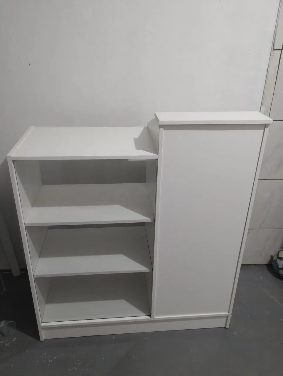 Balcão para recepção com gaveta 