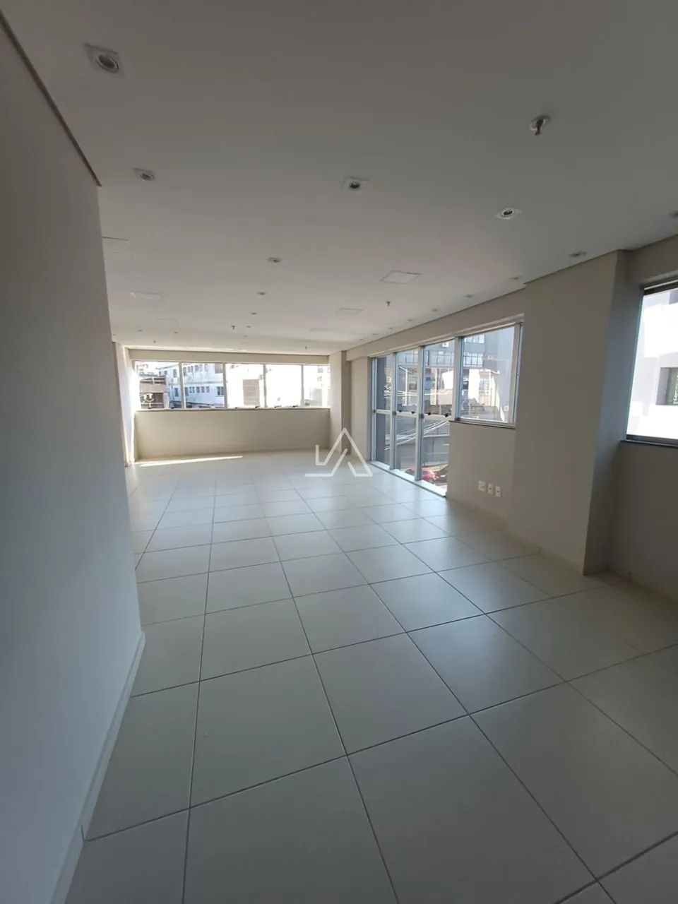 SALA AÉRA COM GARAGEM - Foto 4