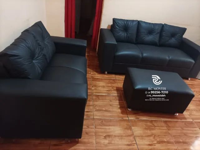 Sofá 3 e 2 Lugares com Puff em Couro Sintético - Conforto D33 e Alta Resistência