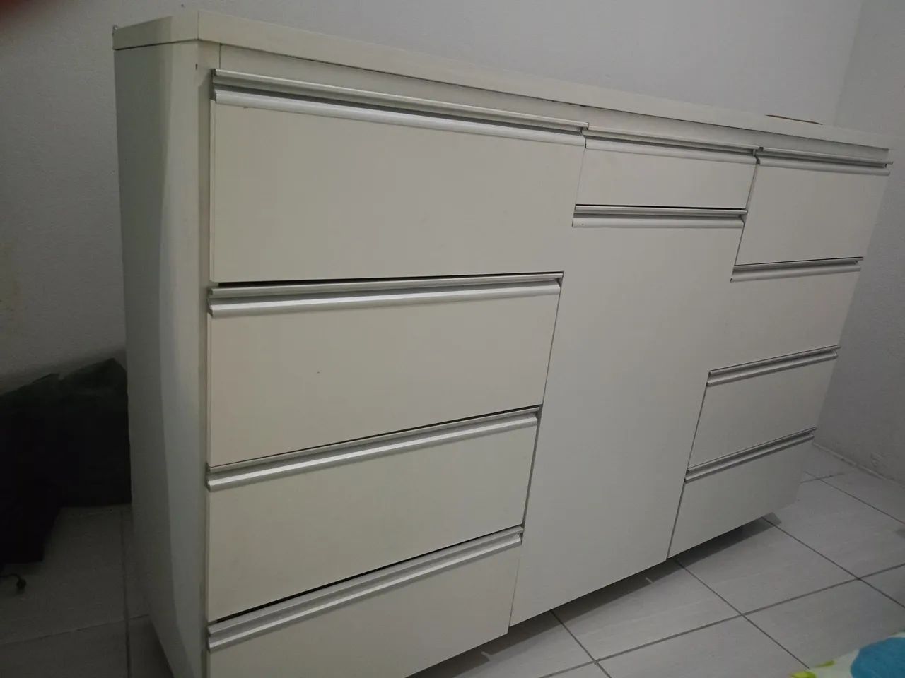 Cômoda com 10 gavetas