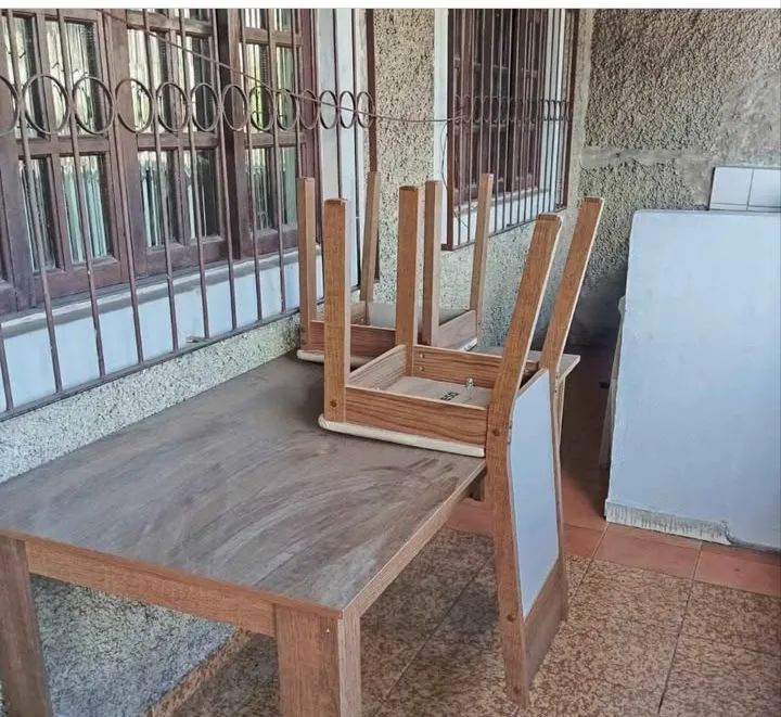Mesa, com 4 cadeiras - Foto 3