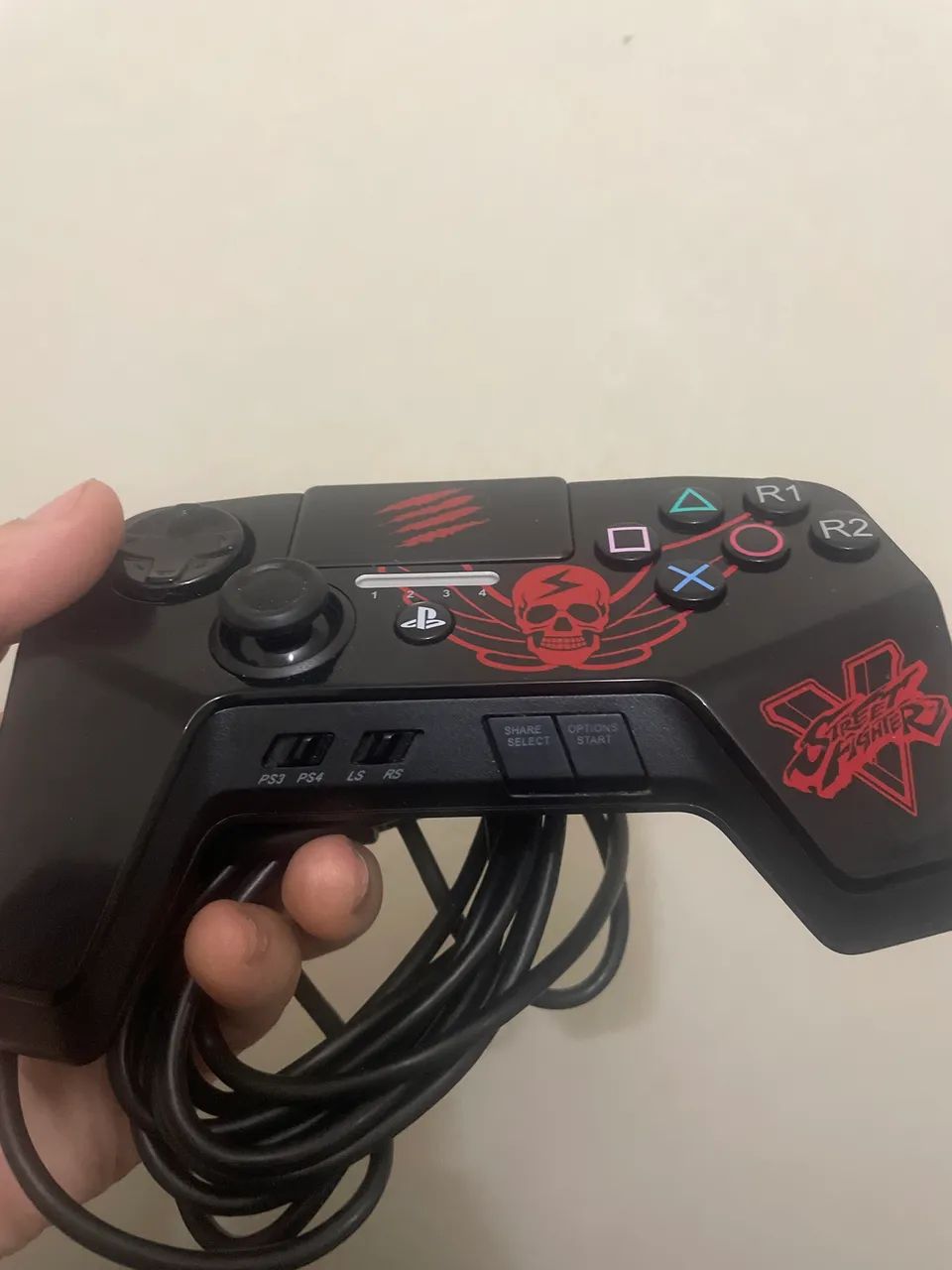 Controle Fightpad Mad Catz Street Fighter 5 Shadaloo Edition para jogos de luta - Foto 4