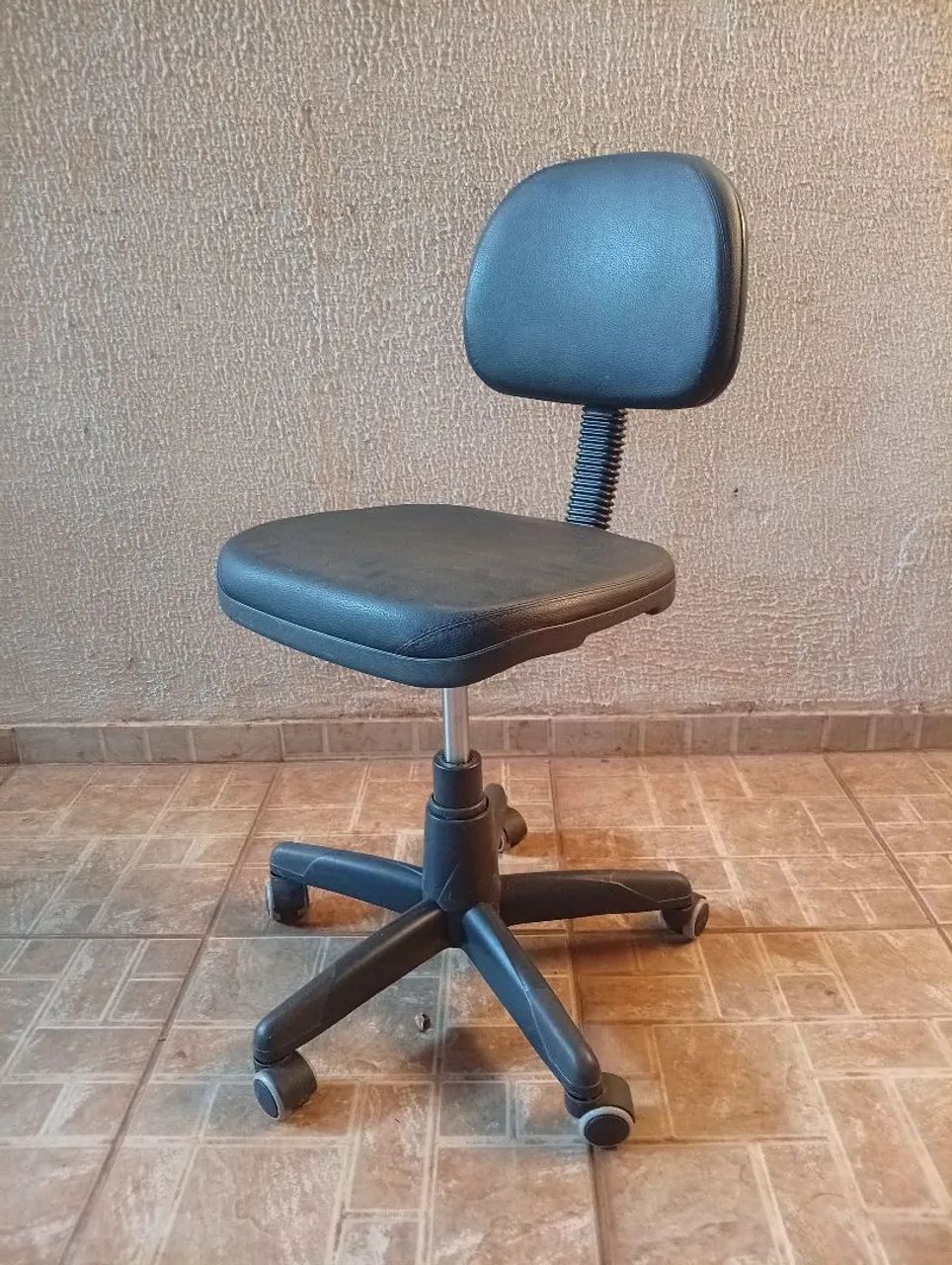 Cadeira de escritório em excelente estado - Foto 4