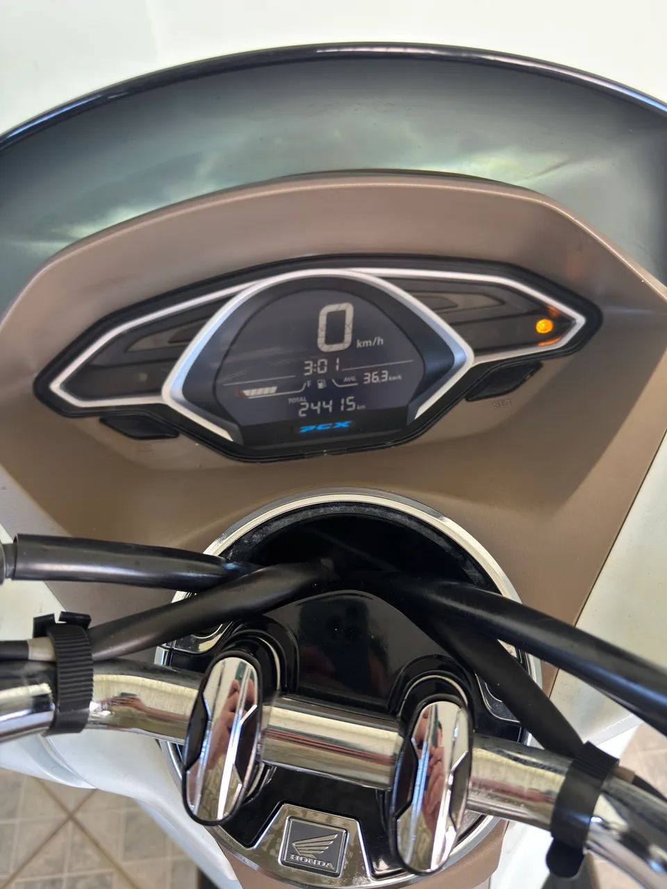 PCX DLX 2021
