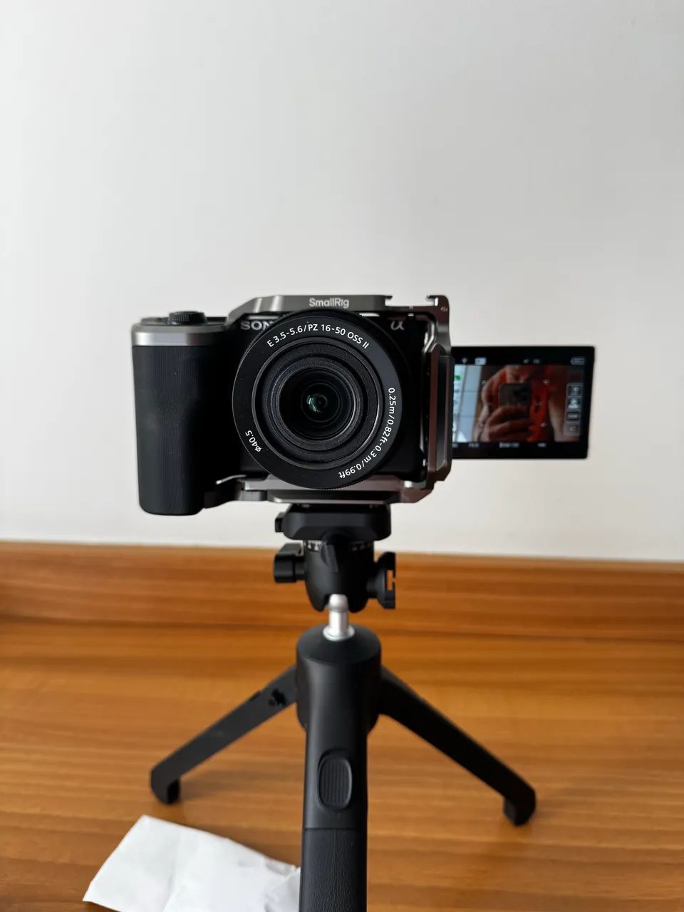 Combo Sony ZV-E10 II + Gaiola SmallRig + 2 bateria extras SmallRig+ Tripé Ulanzi tt38 - Foto 4