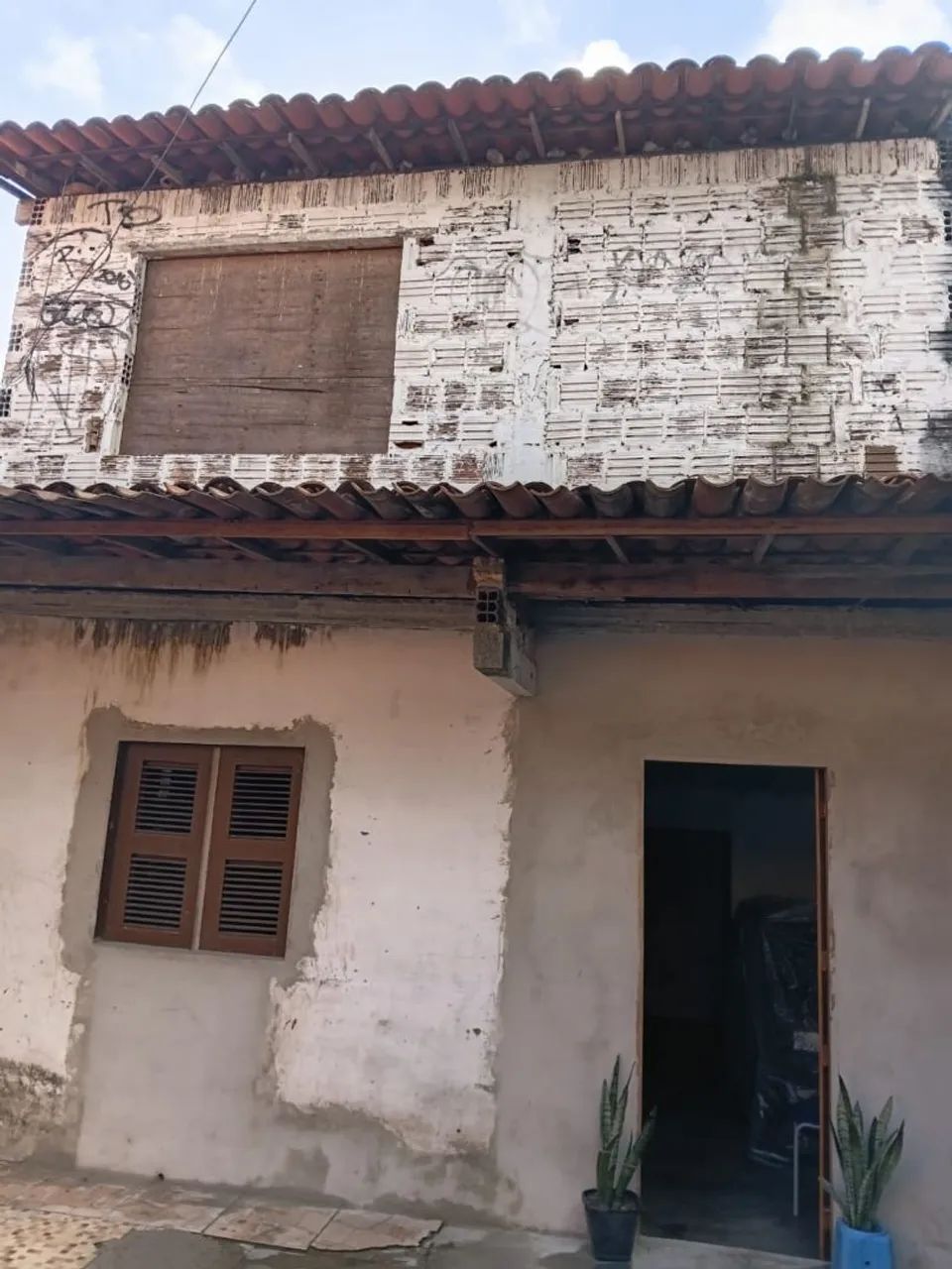 Casa com Terreno. Casa precisa de uma reforma.  - Foto 3