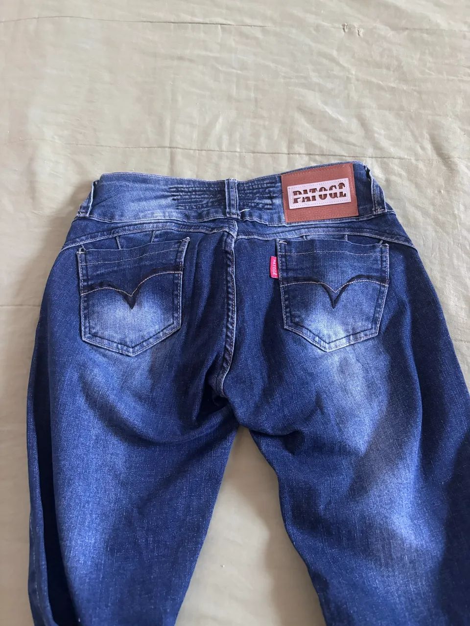Calça marca patogê 