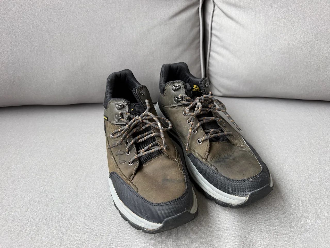 Tenis Skechers tamanho 44, tipo botinão - Foto 2