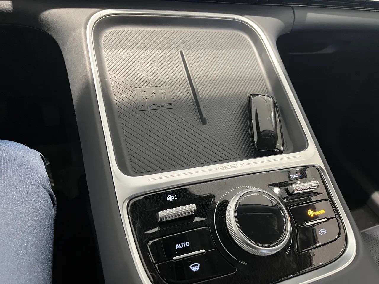 Geely EX5 EM-i Max 2026 - Foto 3