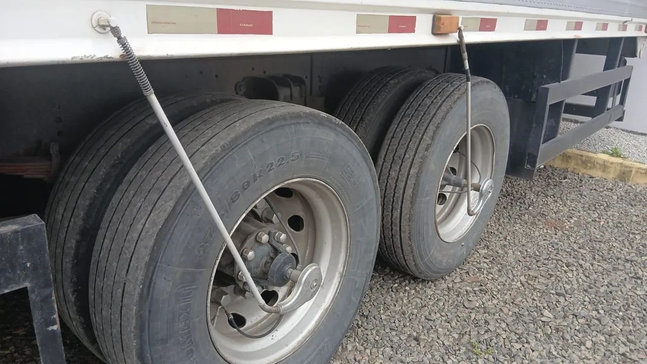 Ford Cargo 2428 - Baú 10 metros  - Foto 4
