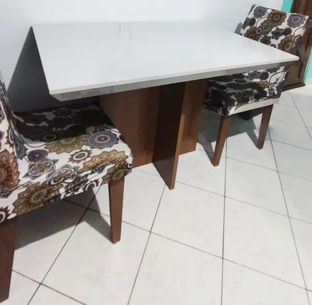 Venda Mesa Nova de Laca Nova + 4 cadeiras  - Foto 2