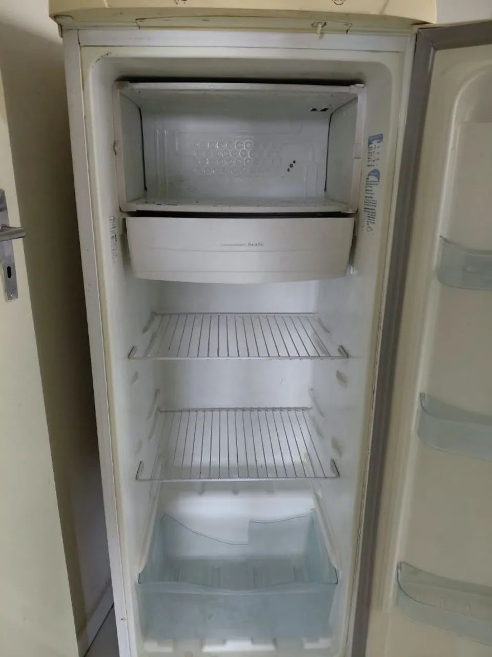 Geladeira Electrolux 240 L - Foto 2