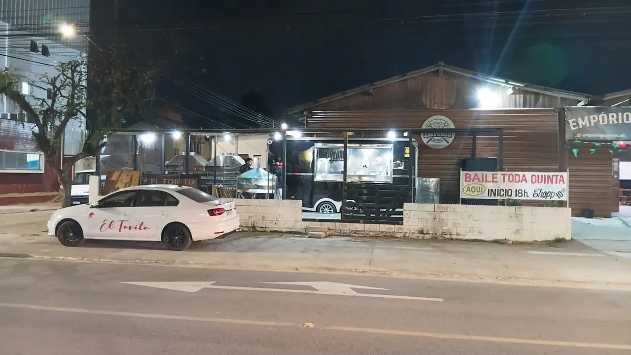 Vendo ou alugo treilher + ponto comercial  - Foto 4