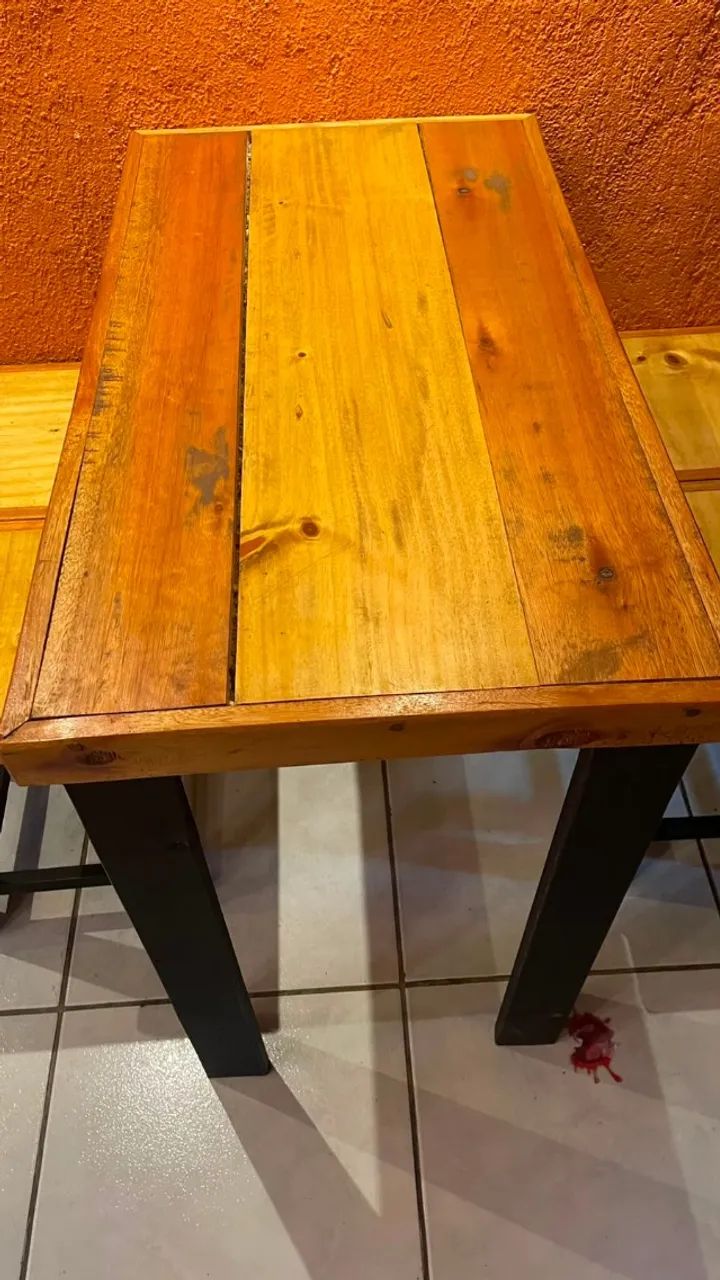 2 Mesas com 4 banquetas cada - Foto 2