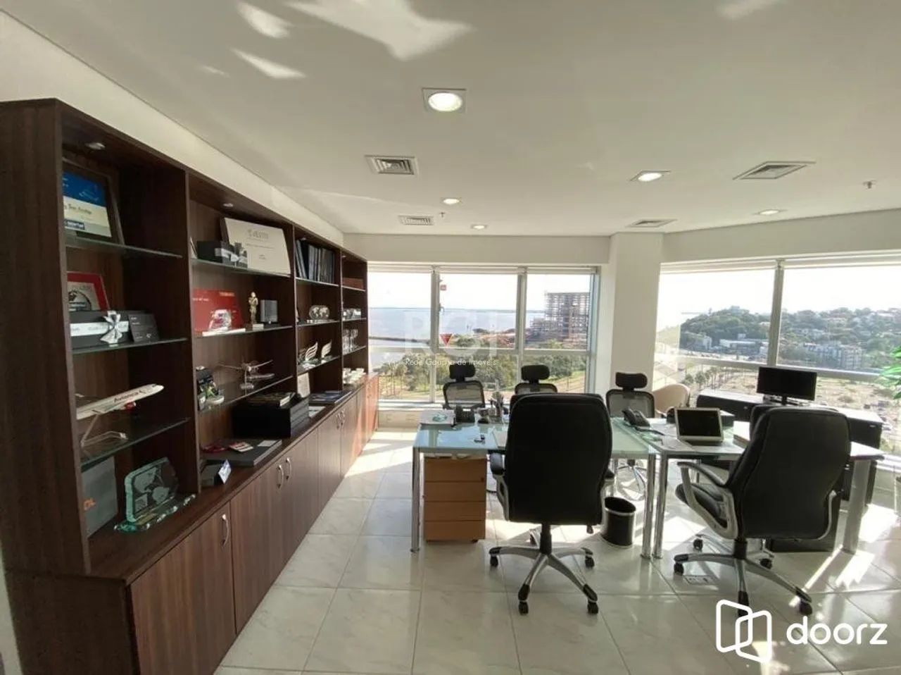 Salas Comerciais ,Imóvel MOBILIADO com 121m²