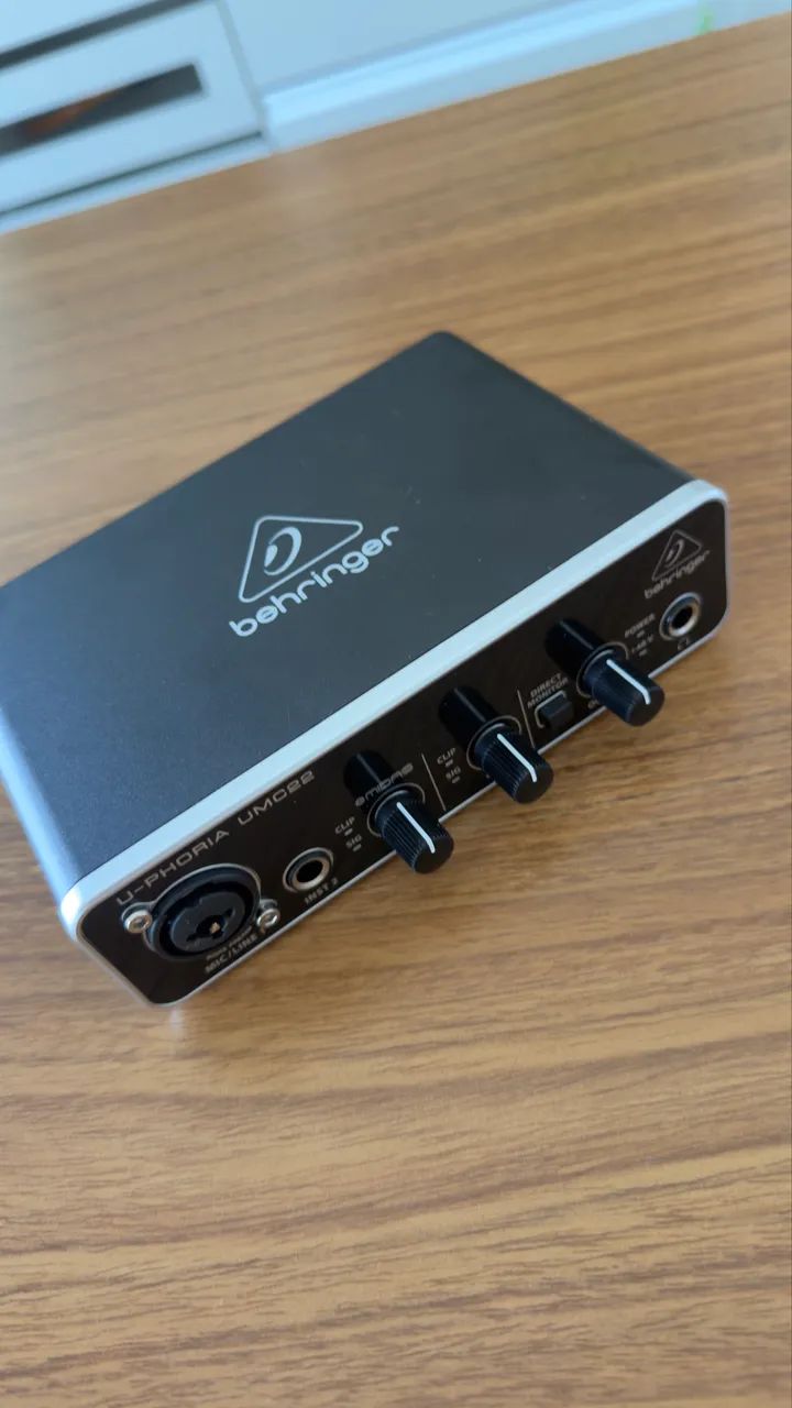 Interface de áudio Behringer U-phoria UMC22 novo  - Foto 2