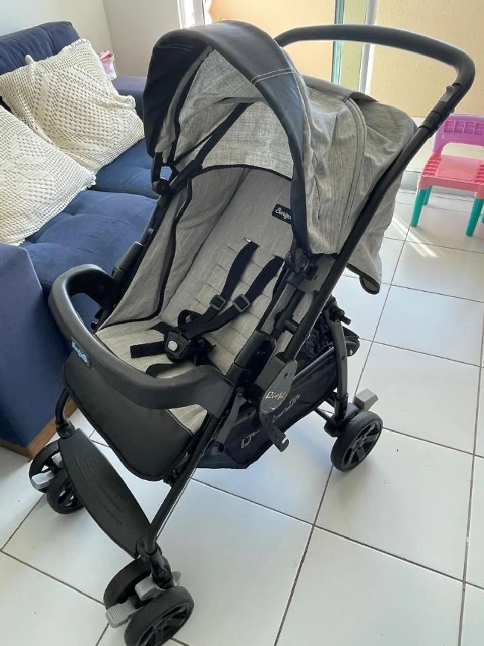 Carrinho de bebê e Bebê conforto.   - Foto 2