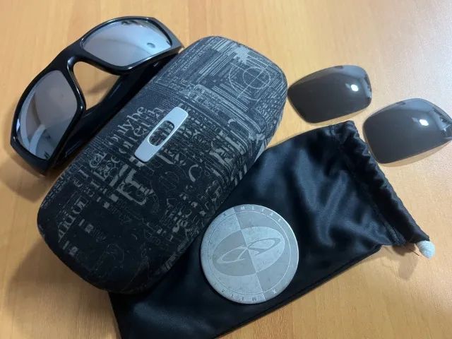 Óculos oakley fuel cell com estojo de edição limitada e lente extra  - Foto 4