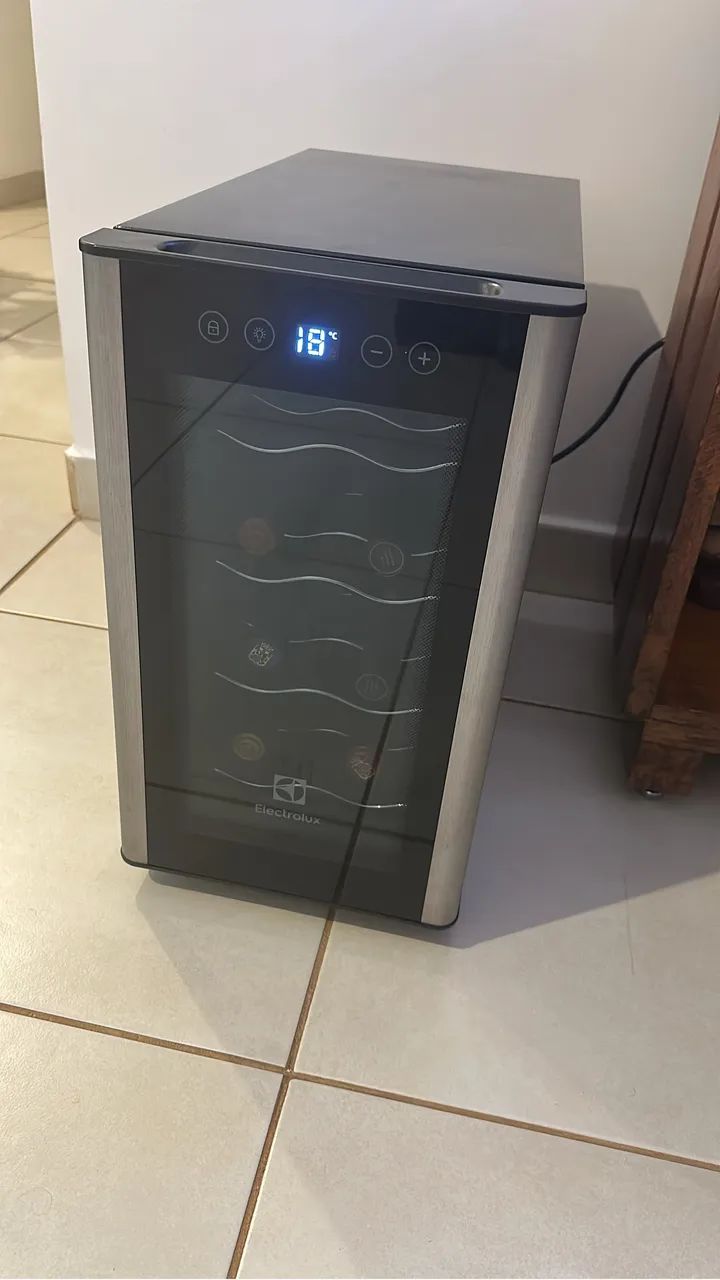 Adega Electrolux 