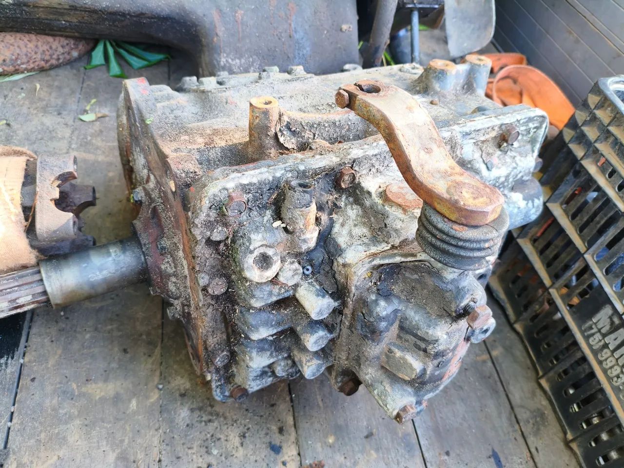 MOTOR MWM 6CC COM CAIXA DE MARCHA 5 VELOC.