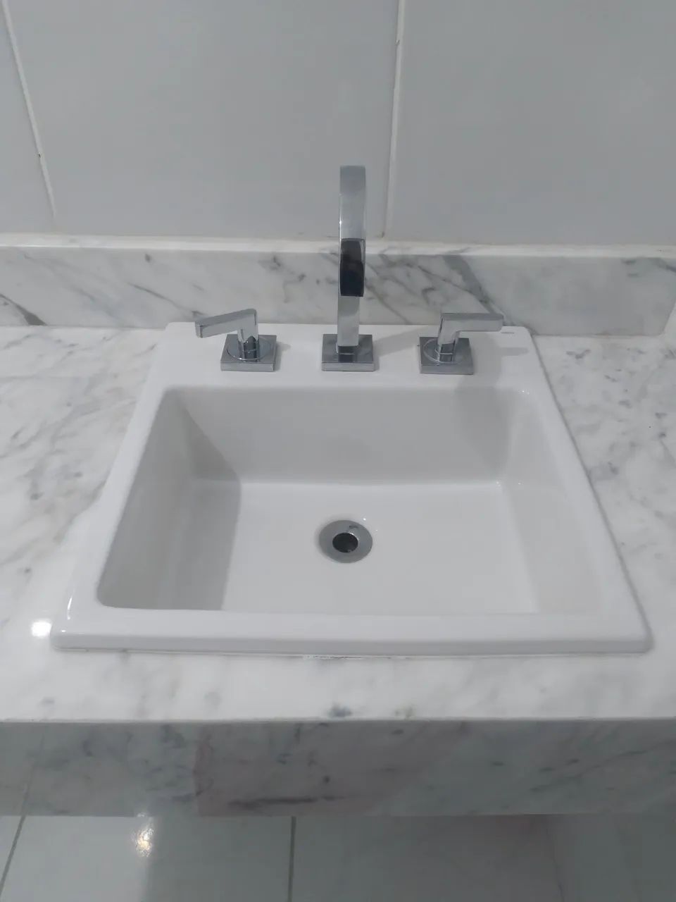 Lavatório  de mármore 