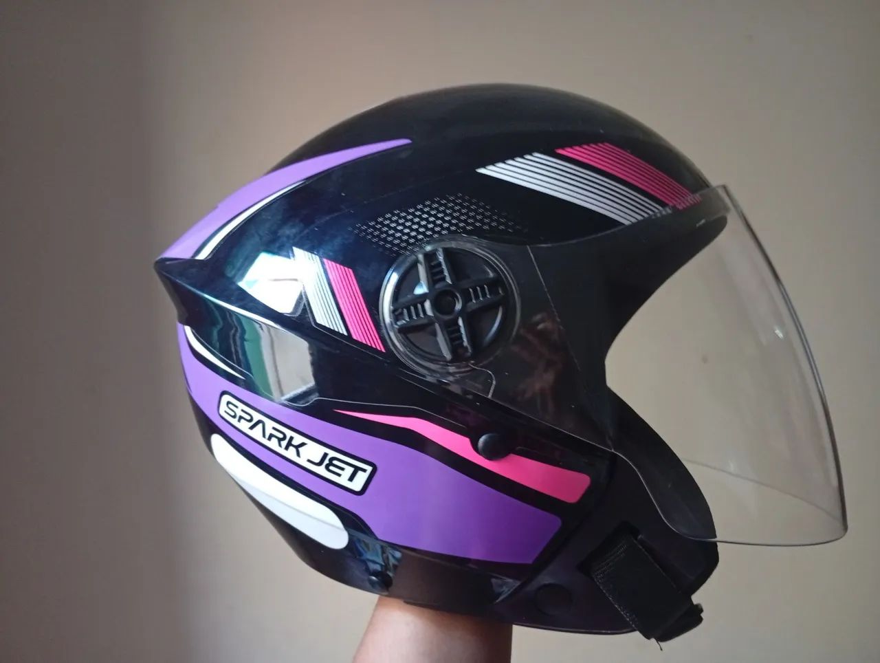 Capacete semi-novo
