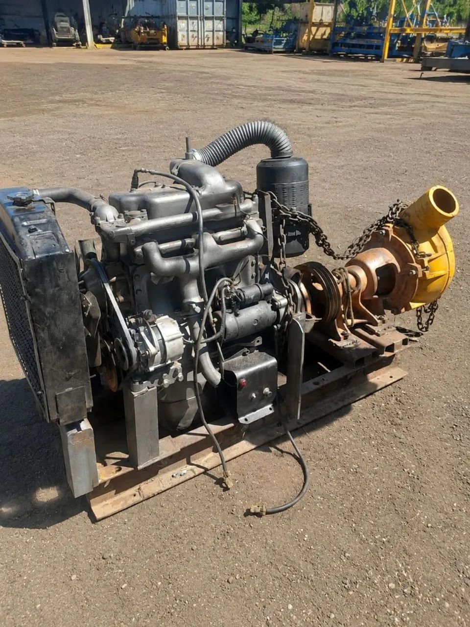 Motor Mercedes-Benz 4 cilindros com bomba draga de 6 polegadas