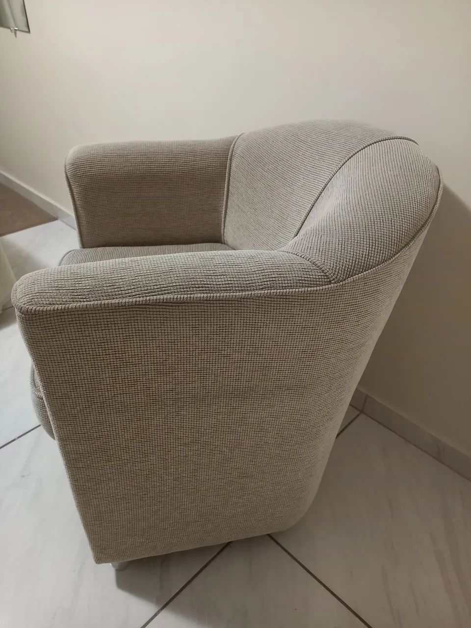  Duas Poltronas em Veludo Beige - Foto 3